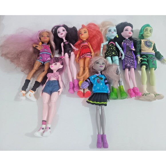 Monster High Doll Lot of 8 As Is, One is missing arm